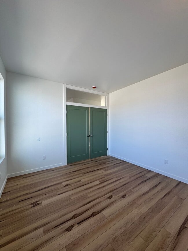 Building Photo - 1BR, 1BA with Huge Garage
