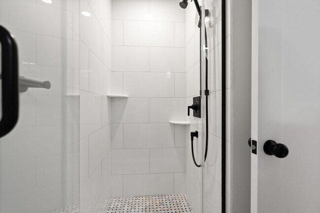 Building Photo - 174 W Seventh St