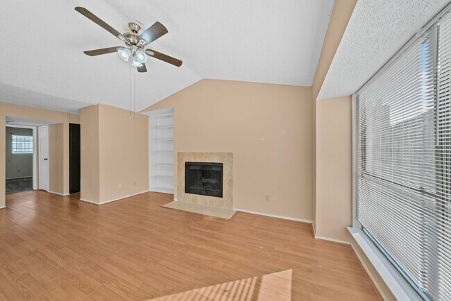 Building Photo - 6701 Sands Point Dr