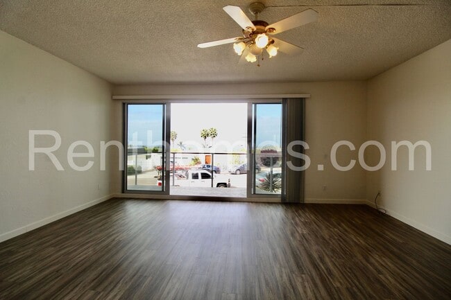Building Photo - La Jolla, 5383 Chelsea St #104, Beautiful ...