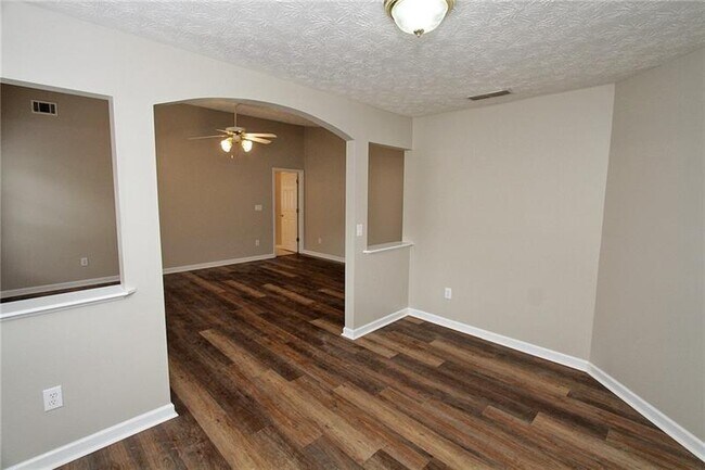 Building Photo - 1490 Creek Pointe Cir