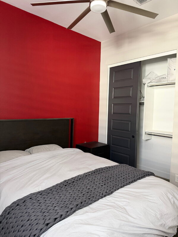 Building Photo - 4191 S Emerald Dr