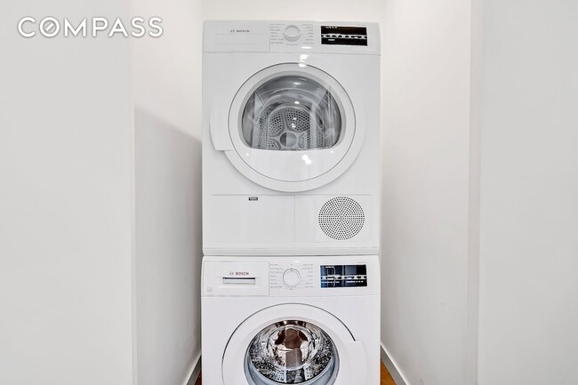 Building Photo - 26-20 14th Pl