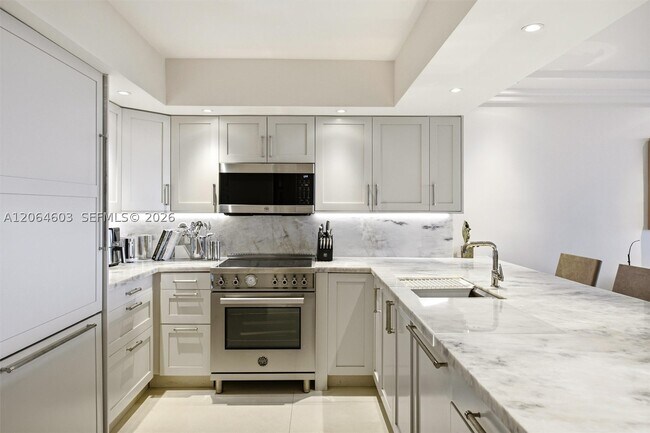 Building Photo - 5600 Collins Ave