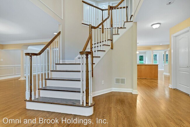 Building Photo - 4 br, 4 bath House - 1109 Winding Dr