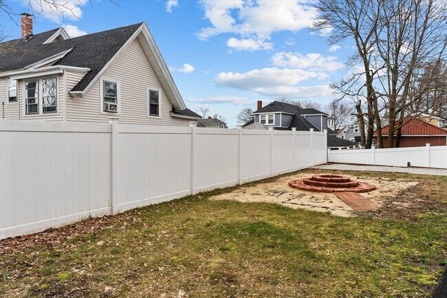 Building Photo - 16 Campo Seco St