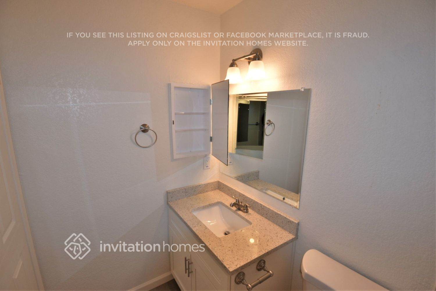 Building Photo - 8121 Pine Oaks Ct