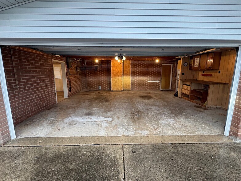 North Garage - 504 Burgess Dr