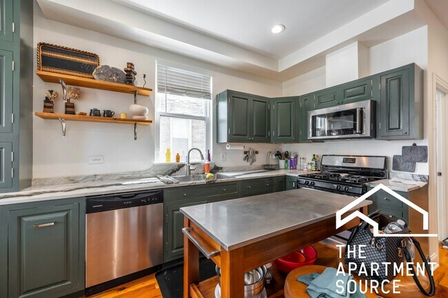 Primary Photo - 2833 N Spaulding Ave