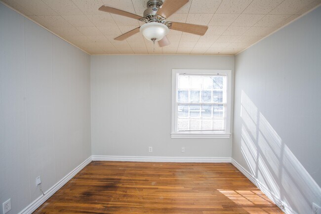 Building Photo - 2408 32nd St