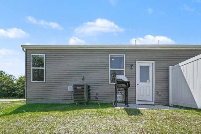 Building Photo - 2496 Houston Rd