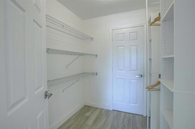 Building Photo - 3040 NE 16th Ave