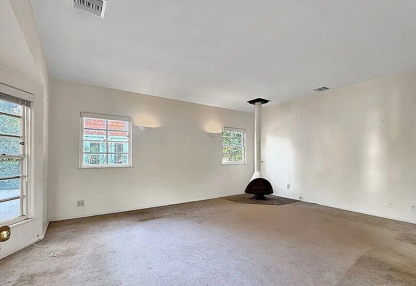 Building Photo - 844 25th St