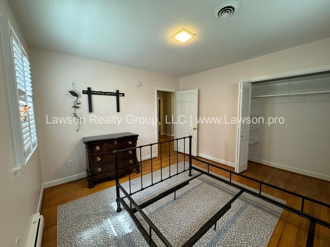 Building Photo - Spacious South Roanoke Home with Lawn Care Included