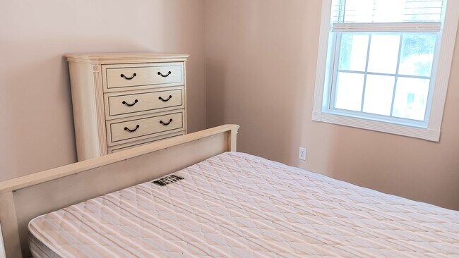 Building Photo - Furnished 2 Bedroom, 2 Bath Condo in Little River! Community Pool