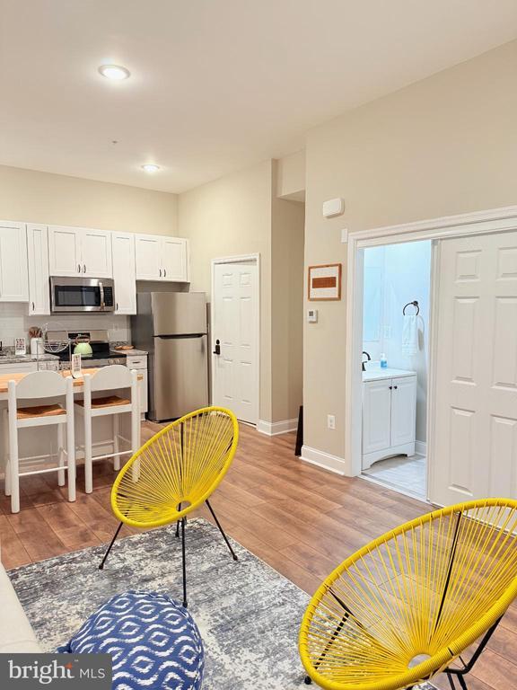 Building Photo - 3429 Chestnut Ave