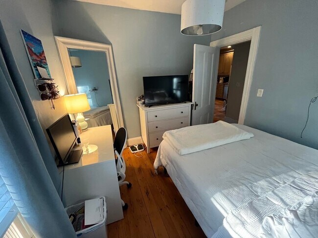 Building Photo - 301 Savin Hill Ave