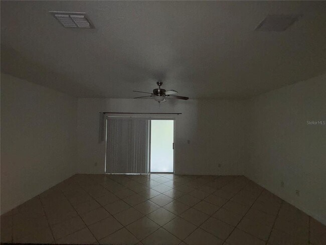 Building Photo - 2875 Sunstone Dr