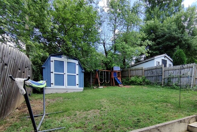 Building Photo - 5837 Edgehill Dr
