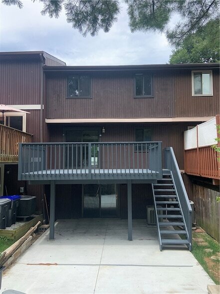 Building Photo - 203 Parkwood Dr