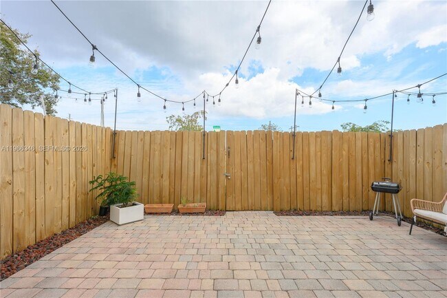 Building Photo - 17815 NW 74th Ct