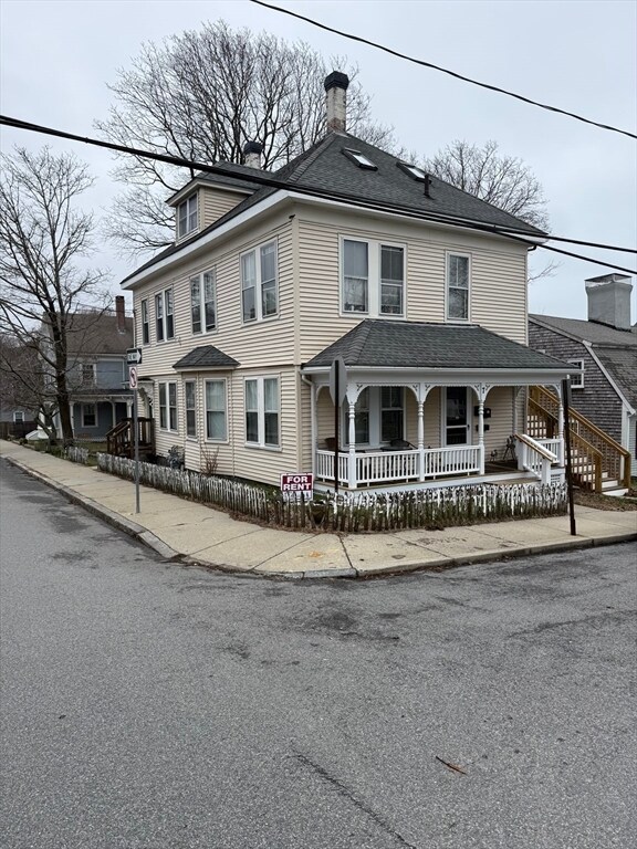 Building Photo - 7 N Green St