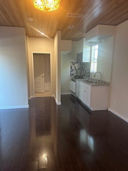 Building Photo - 35 Peacock Cir