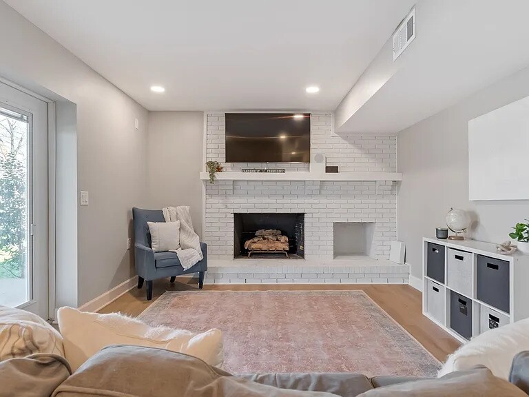 Building Photo - 5102 Beauregard Ln