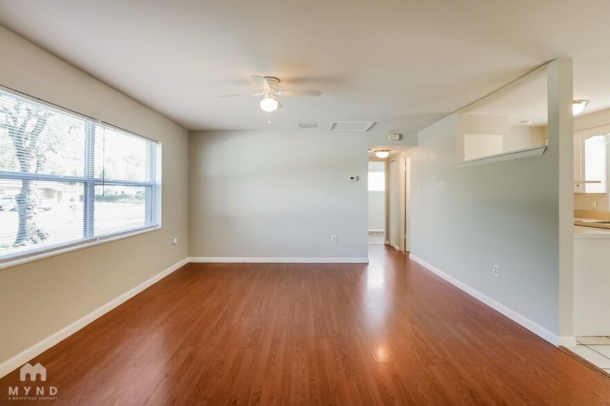 Building Photo - 1610 Mona Ave