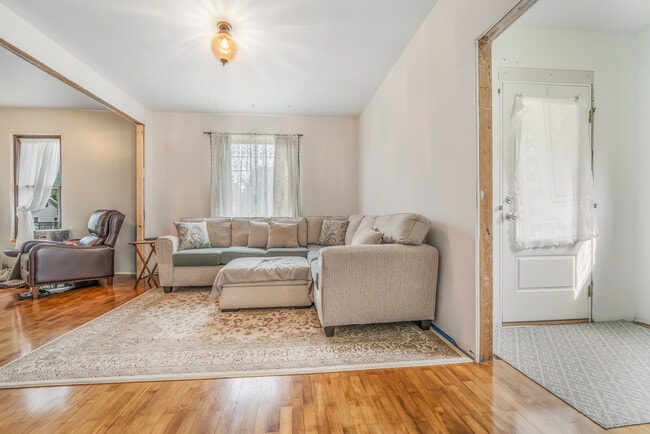 Building Photo - 1436 W Prospect Ave