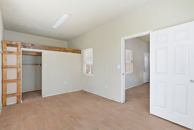 Building Photo - 2411 Leffingwell St