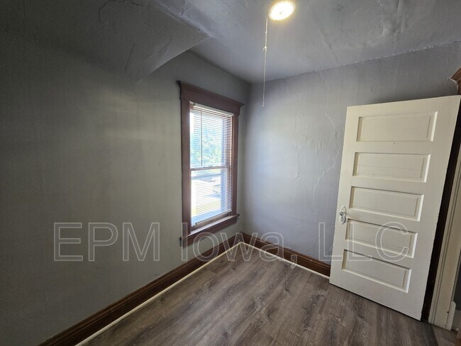 Building Photo - 1311 W 2nd St