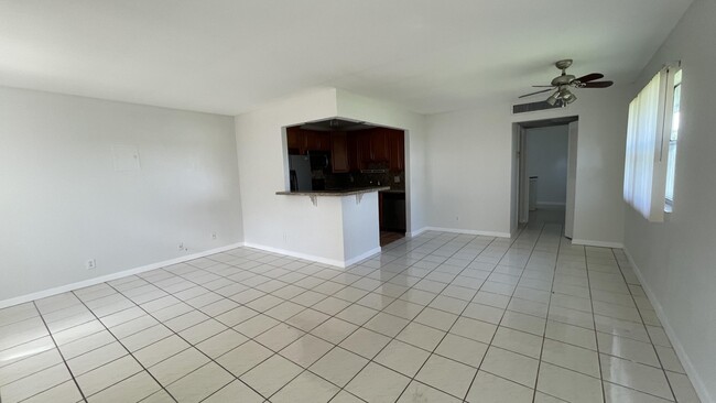 Building Photo - 166 Valencia Dr