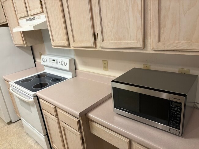 Building Photo - 1086 Cornell Pl