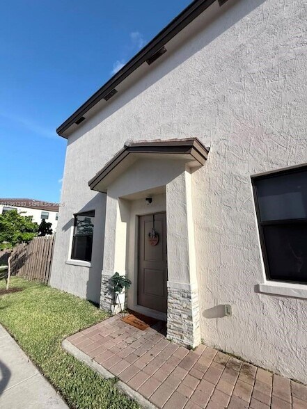 Building Photo - 23071 SW 131st Ave