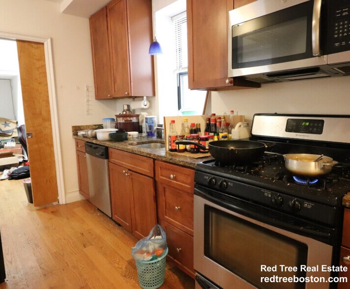 Building Photo - 64 Louis Prang St