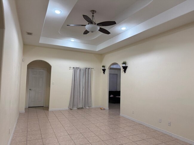 Building Photo - 7204 N 44th Ln