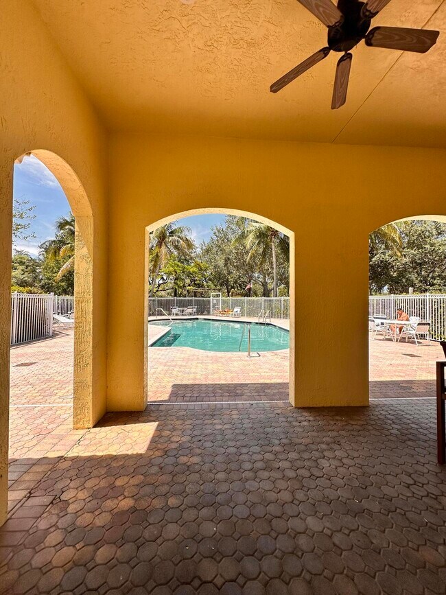 Building Photo - 44 SE Sedona Cir