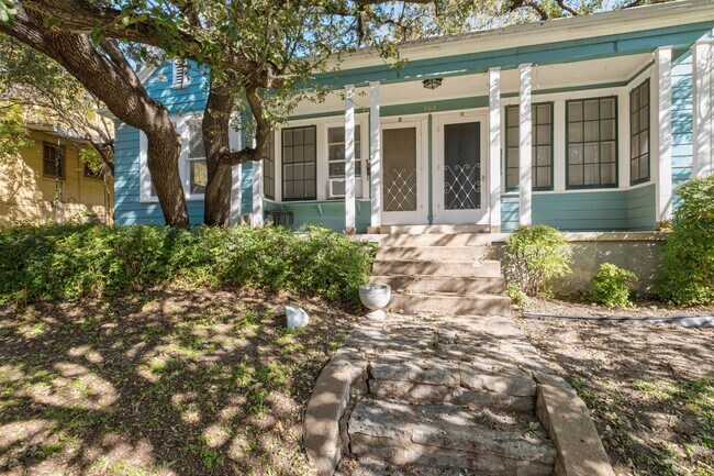 Building Photo - 202 E 31st St