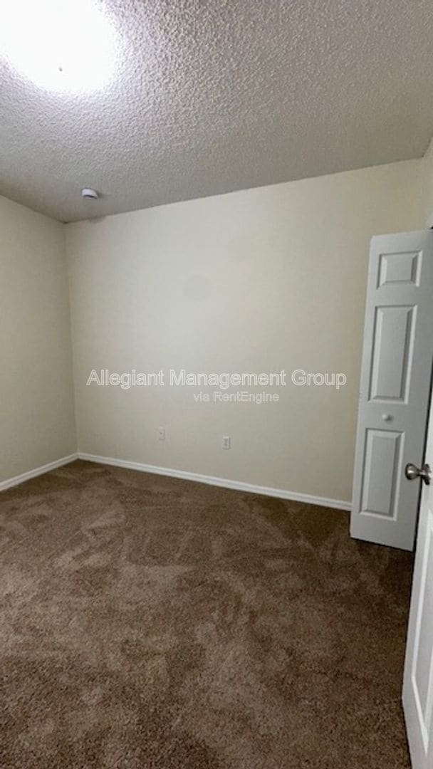 Building Photo - 939 Halifax Dr