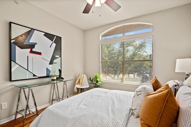 Building Photo - 6000 Shepherd Mountain Cove