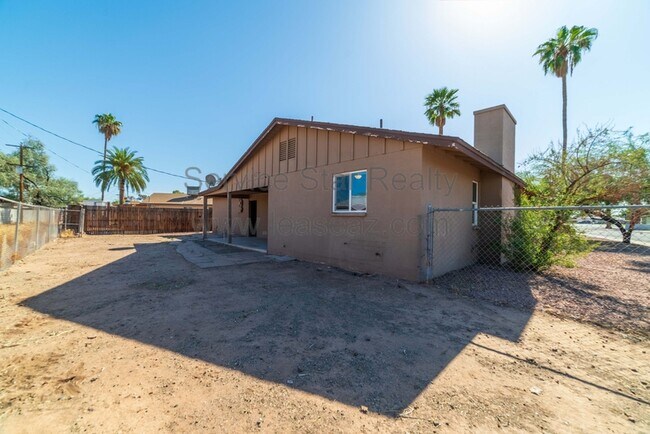 Building Photo - 507 S Hunt Dr