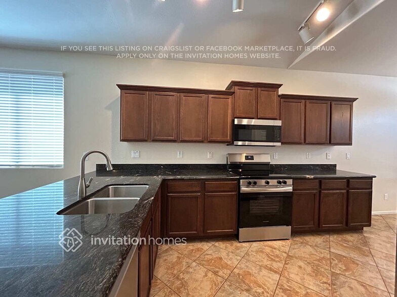 Building Photo - 10235 W Hilton Ave