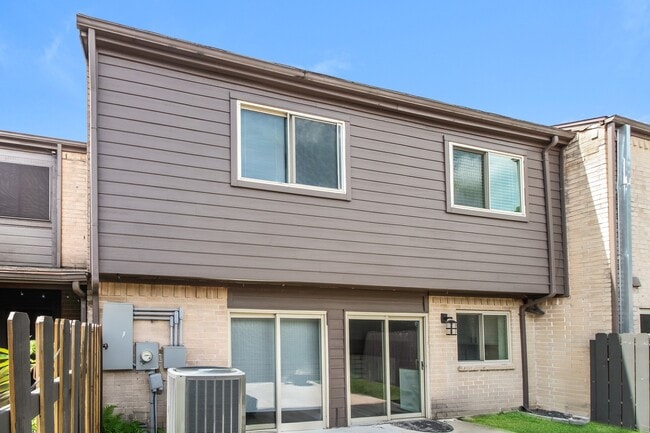 Building Photo - 2256 Gemini St