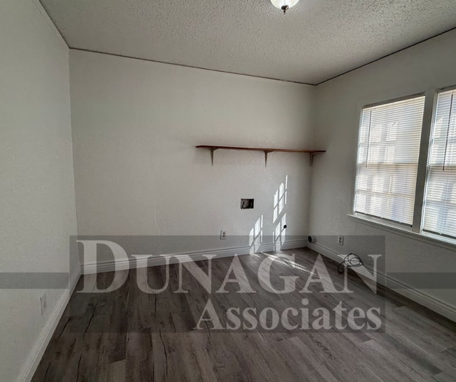 Building Photo - PRICE REDUCED !! OPEN HOUSE ON  1/15 2:45-2:55 2 Bedroom - 1 Bath home!!