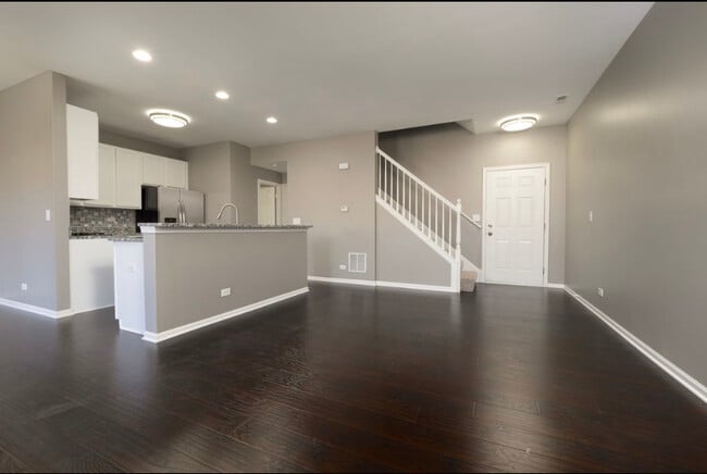 Building Photo - 4036 Blackstone Dr