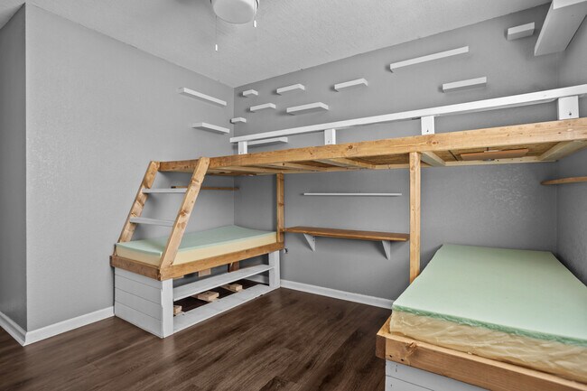 Building Photo - 5100 Egham Ct