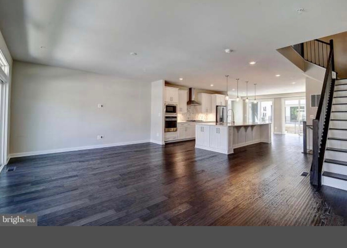 Family and kitchen - 1702 Gray Shale Ter SE