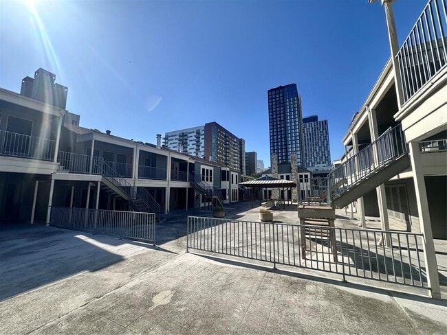 Building Photo - 2529 Rio Grande St