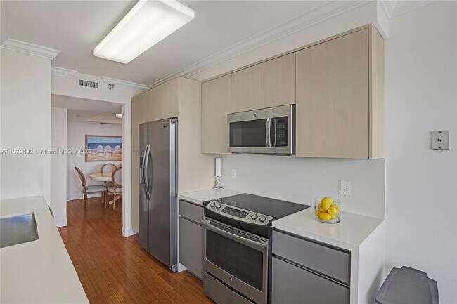Building Photo - 3640 Yacht Club Dr